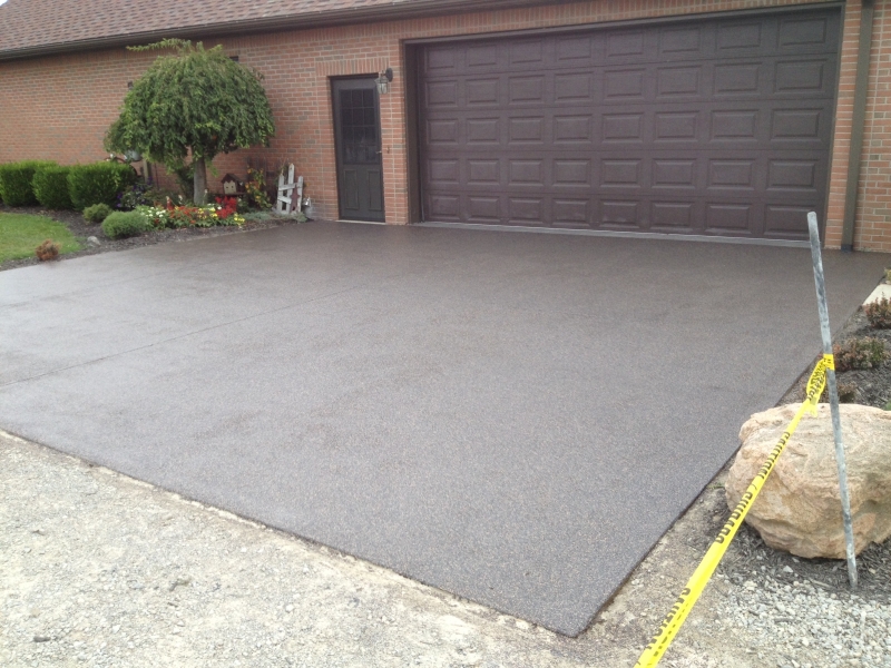 this is a picture of Chesapeake concrete driveway sealing