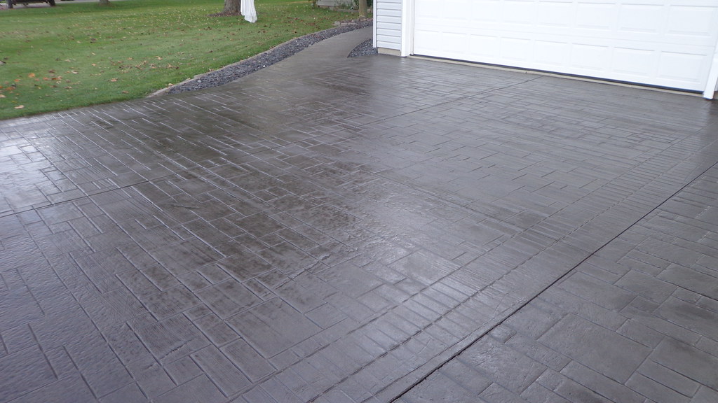 this image shows concrete driveway contractor in Virginia Beach, VA